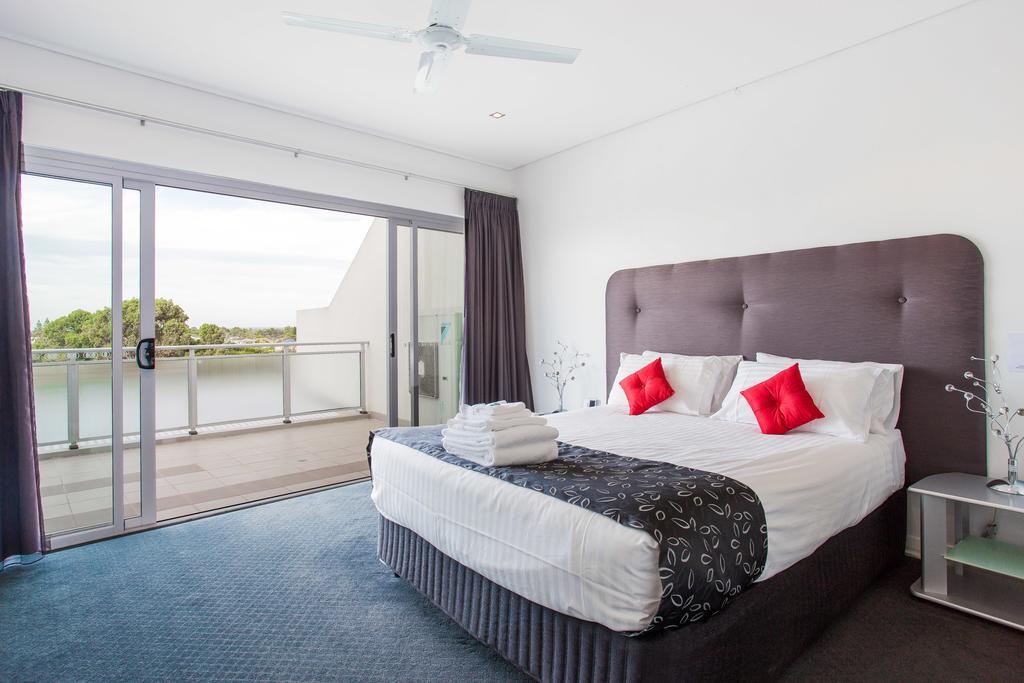 Spinnakers By Rockingham Apartments エクステリア 写真