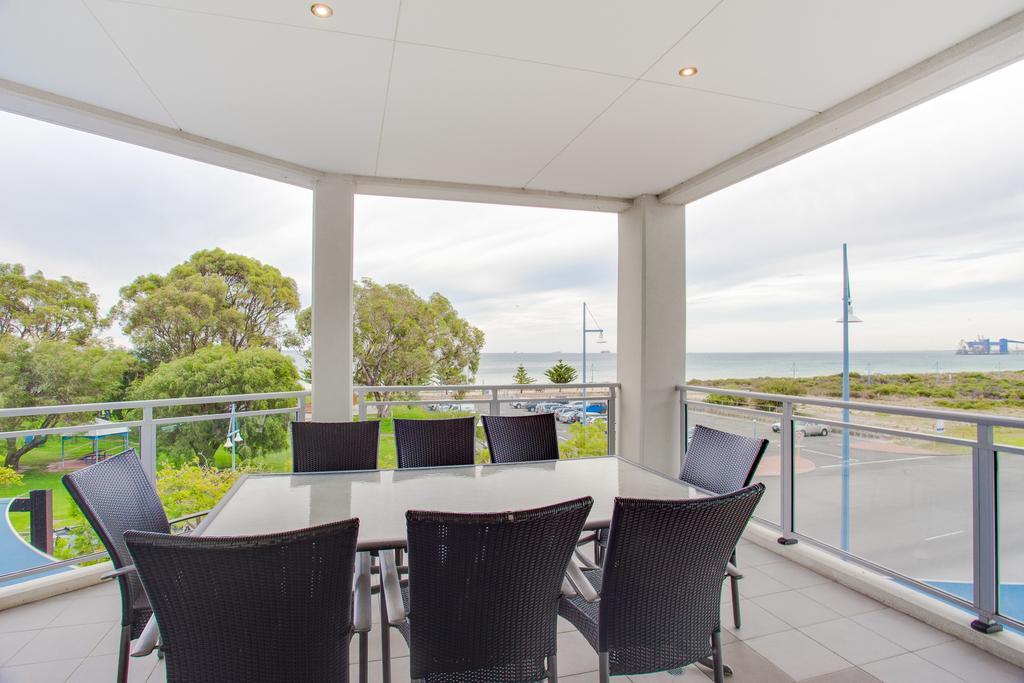 Spinnakers By Rockingham Apartments エクステリア 写真