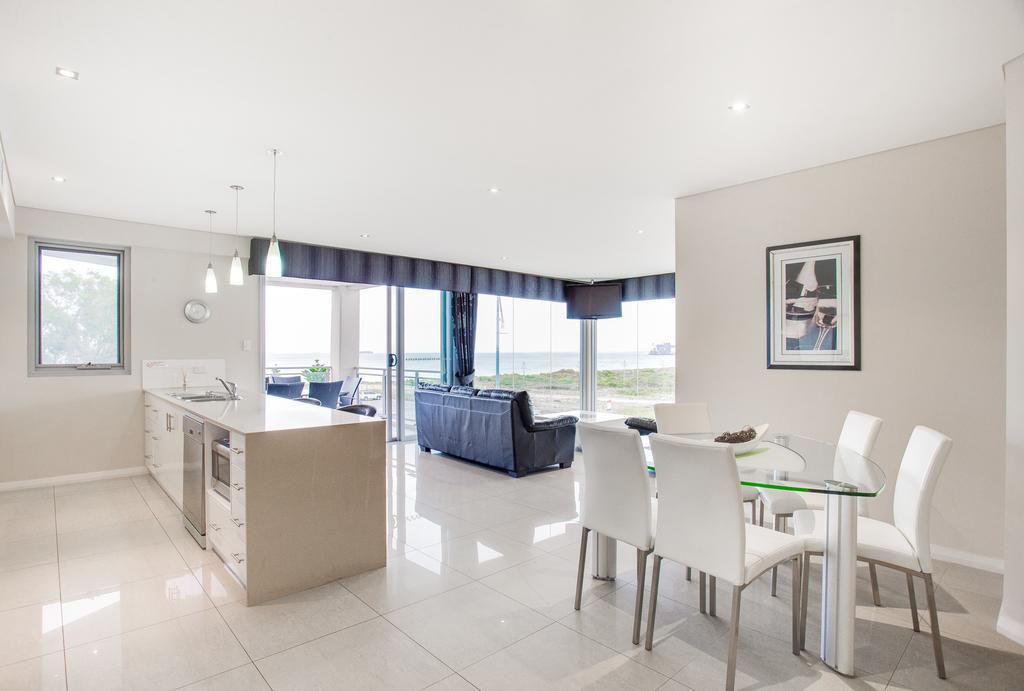 Spinnakers By Rockingham Apartments エクステリア 写真